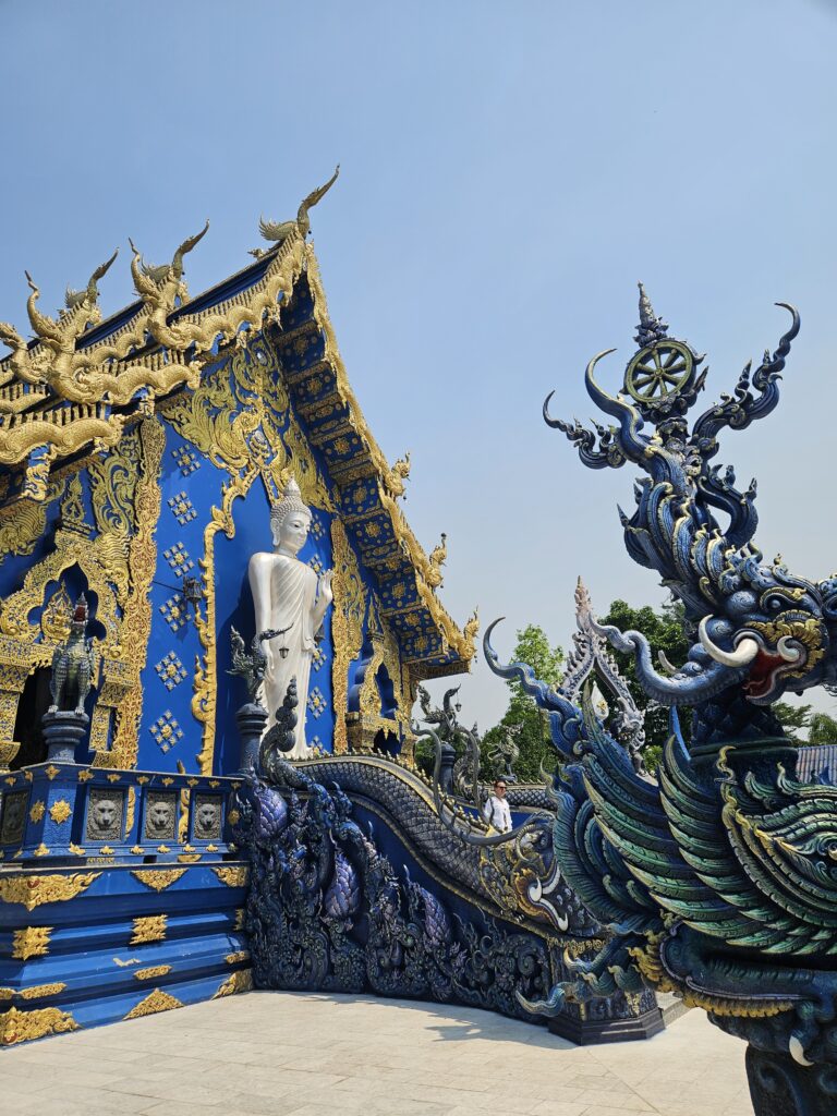 blue temple em chiang mai